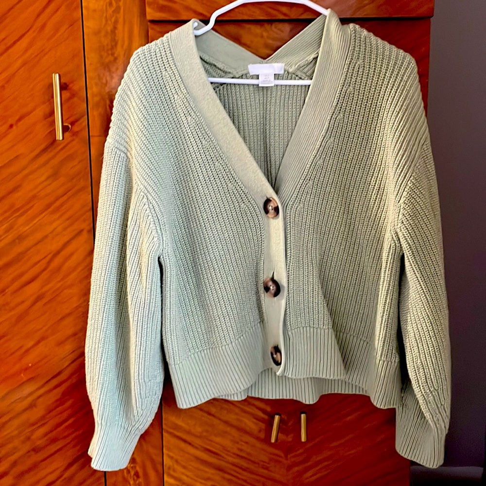 Geeen button up cardigan sweater